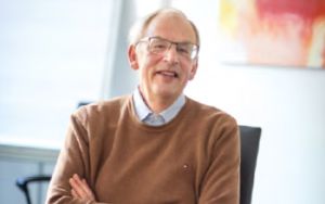 Dr. Helmut Born war von 1991 bis 2013 Generalssekretär des Deutschen Bauernverbandes e.V.. Er hat die Gründung von QS maßgeblich mit vorangetrieben.