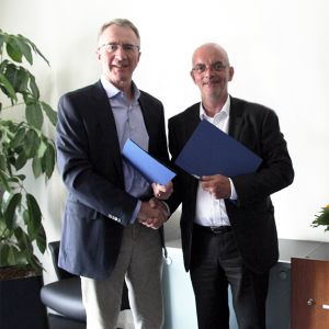Dr. Hermann-Josef Nienhoff (Director QS Qualität und Sicherheit GmbH) after contract extension with Johan den Hartog (Managing Director GMP+ International)