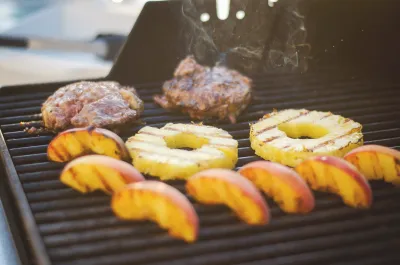 Obst grillen Shutterstock 455573521